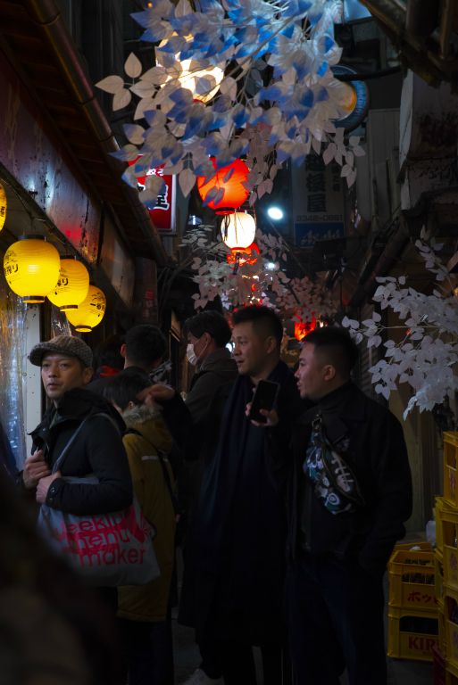 Japan Streets: viuzza affollata di notte