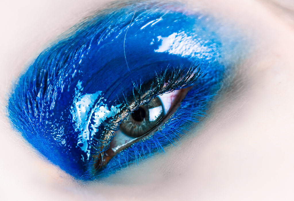 Particolare trucco blu occhio